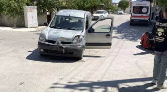 Çorum'da Hafif Ticari Araç ile Otomobil Çarpıştı