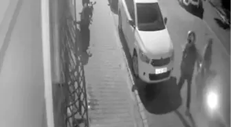Esenyurt'ta Motosiklet Hırsızlığı: Güvenlik Kamerasında