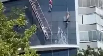 Samsun'da İki İşçi Asma İskelenin Halatı Kopunca Havada Asılı Kaldı