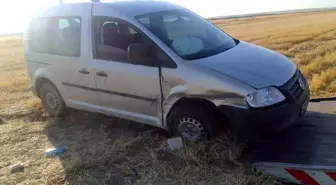 Afyonkarahisar'da Kontrolden Çıkan Araç Tarım Alanına Girdi, 3 Yaralı