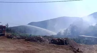 Kumluca'da Yangın, Ekiplerin Hızlı Müdahalesi ile Kontrol Altına Alındı