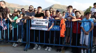 Trabzonspor Taraftarlarından Teknik Direktör Fatih Tekke'ye Destek