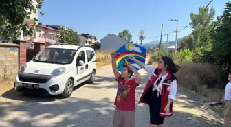 Uçurtma Yaparken Yaralanan Baba, Oğluna Uçurtma Hediye Edildi