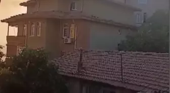Üsküdar'da Mangal Yangını: Çatı Katında Hasar