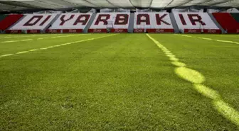 Diyarbakır Stadyumu'nda Zemin Yenileme Çalışmaları Devam Ediyor