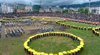 Sichuan'da Geleneksel Yi Meşale Festivali Düzenlendi