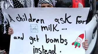 Filistinliler Nablus'ta İsrail'in Gazze Saldırılarını Protesto Etti