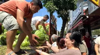 Aydın'da Vefat Eden Babanın Anısına Ücretsiz Karpuz Dağıtımı