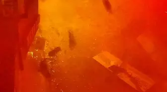 Beyoğlu'nda 2 katlı binayı yıkan patlama anı kamerada