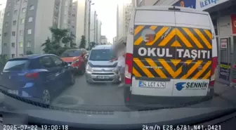 Esenyurt'ta Alçılı Motosiklet Sürücüsü Trafikte Tartıştığı Şahsa Silah Çekti