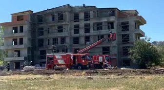 Kocaeli'nde İnşaat Halindeki Binanın Çatısında Yangın Çıktı