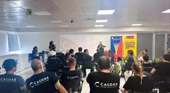 Jandarma Kuyucak'taki İşçilere Aile İçi Şiddetle Mücadele Eğitimi Verdi