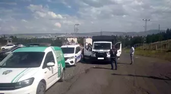 Kars'ta Emniyet Uygulamaları Sürüyor: Trafik ve Asayiş Denetimleri Artırıldı