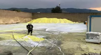 Kocaeli'de Kükürt Deposunda Yangın Korkuttu
