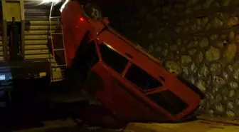 Malatya'da Otomobil Minibüsle Çarpıştı, Sürücü Yaralandı