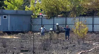 Sancaktepe'de Park Halindeki Kamyonda Yangın Çıktı