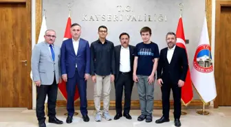 Kayseri Valisi, YKS'de Başarı Gösteren Öğrencileri Kabul Etti