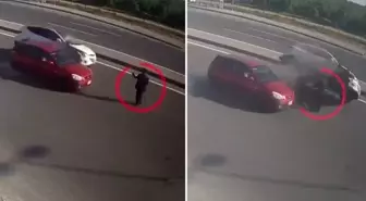 Aniden yola çıkan yaya, trafiği birbirine kattı