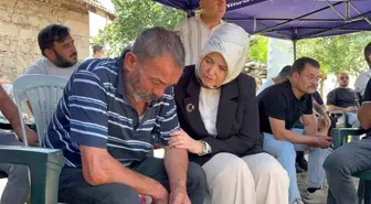 Bakan Yardımcısı Yenigün, şehidin babasına ve eşine başsağlığı diledi