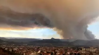 Bilecik'te Orman Yangını: 3 Ev Yandı, Dumanlar Yükseliyor