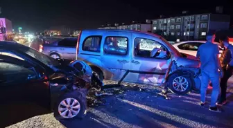 Bitlis'te Trafik Kazası: 14 Yaralı
