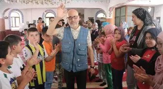 30 Yıldır Gönüllü Camii Temizliği Yapan Dursun Kaçan'a Duygusal Karşılama