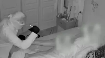 Hırsız, çıplak uyuyan kadını önce taciz etti sonra cüzdanını alıp gitti!