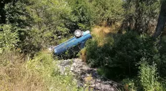 Yeni Evli Çiftin Otomobili Uçuruma Yuvarlandı