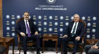 Bakan Güler ve Bakan Fidan, IDEF 2025'te Bir Araya Geldi