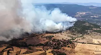 Karabük'te Orman Yangını Yerleşim Yerlerine Yaklaşıyor