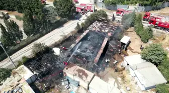 Kocaeli'nde Yediemin Otoparkı'nda Yangın: Malzeme Deposu Küle Döndü