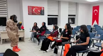 AFAD, Şırnak'ta Stajyer Öğrencilere KBRN Eğitimi Verdi