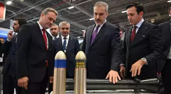 Dışişleri Bakanı Hakan Fidan, Uluslararası Savunma Sanayii Fuarı'nı Ziyaret Etti