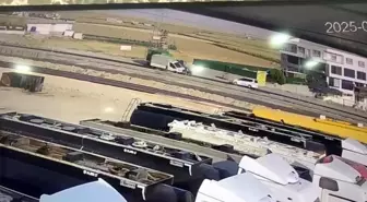 Batman'da Kamyonet ile Traktör Çarpıştı: 2 Yaralı