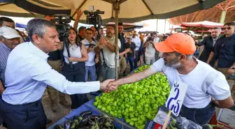 CHP Genel Başkanı Özgür Özel, Ankara'da Semt Pazarını Ziyaret Etti
