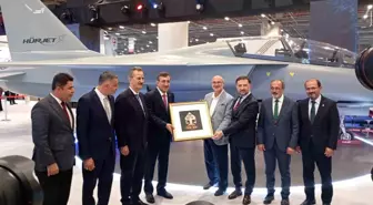 Cumhurbaşkanı Yardımcısı Yılmaz, IDEF 2025'te Savunma Sanayisine Dikkat Çekti