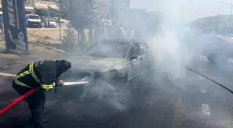 Mardin'de Seyir Halindeki Otomobil Yandı
