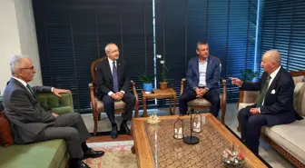 Özgür Özel, Kılıçdaroğlu'na Taziye Ziyaretinde Bulundu