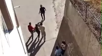 Polisten Kaçarken Bacaya Sıkışan Şahıs Kurtarıldı