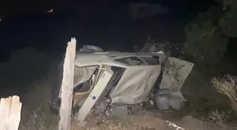 Muğla'da Şarampole Yuvarlanan Araçta 3 Yaralı