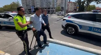 Alkollü Sürücü, Kaldırımda Yürüyen Genç Kızlara Çarptı