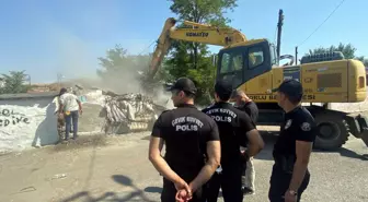 Çorlu'da Uyuşturucu Satışına Karşı Metruk Binalar Yıkıldı