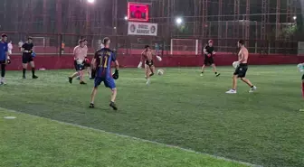 Düzce'de Boks Eldivenleriyle Halı Saha Maçı