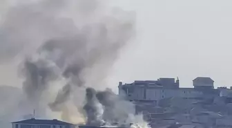 Avcılar'da 8 Katlı Binanın Çatısında Yangın Çıktı