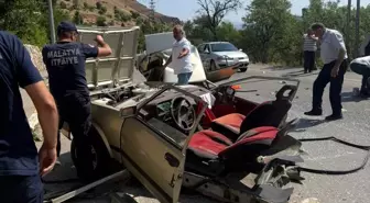 Malatya'da Fiat Tofaş otomobil aydınlatma direğine çarptı, sürücü yaralandı