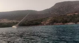 Bodrum'da Yelkenli Tekne Karaya Oturdu