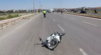 Aksaray'da Kontrol Noktasında Polis Memuruna Çarpan Motosiklet Sürücüsü Yaralandı