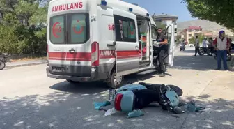 Erzincan'da Motosiklet ve Hafif Ticari Araç Çarpıştı, Bir Yaralı