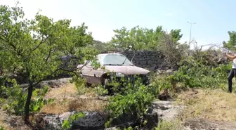Kayseri'de Otomobil Ev Duvarını Yıktı, Sürücü Son Anda Kurtuldu