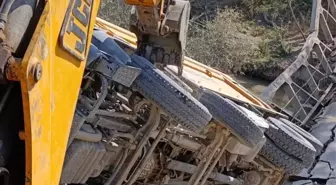 Malatya'da Köprü Çöktü: 1 Yaralı
